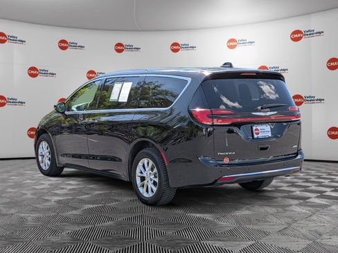 Used 2024 Chrysler Pacifica Touring-L AWD/4WD image 7