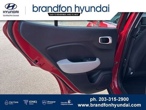 Used 2022 Hyundai Venue SEL FWD image 10