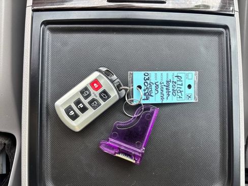 Used 2020 Toyota Sienna XLE FWD image 23