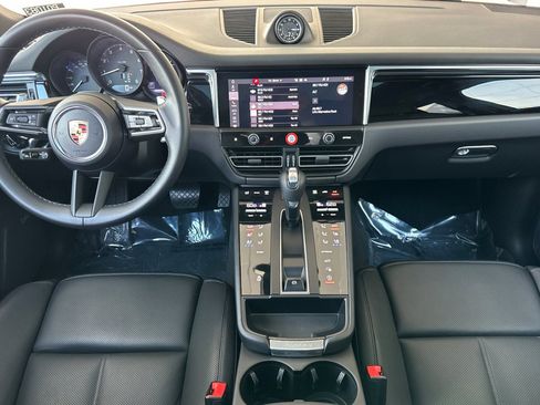 Certified 2024 Porsche Macan AWD/4WD image 6