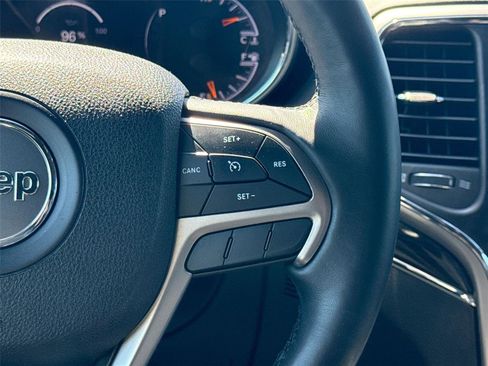 Used 2018 Jeep Grand Cherokee Overland AWD/4WD image 25