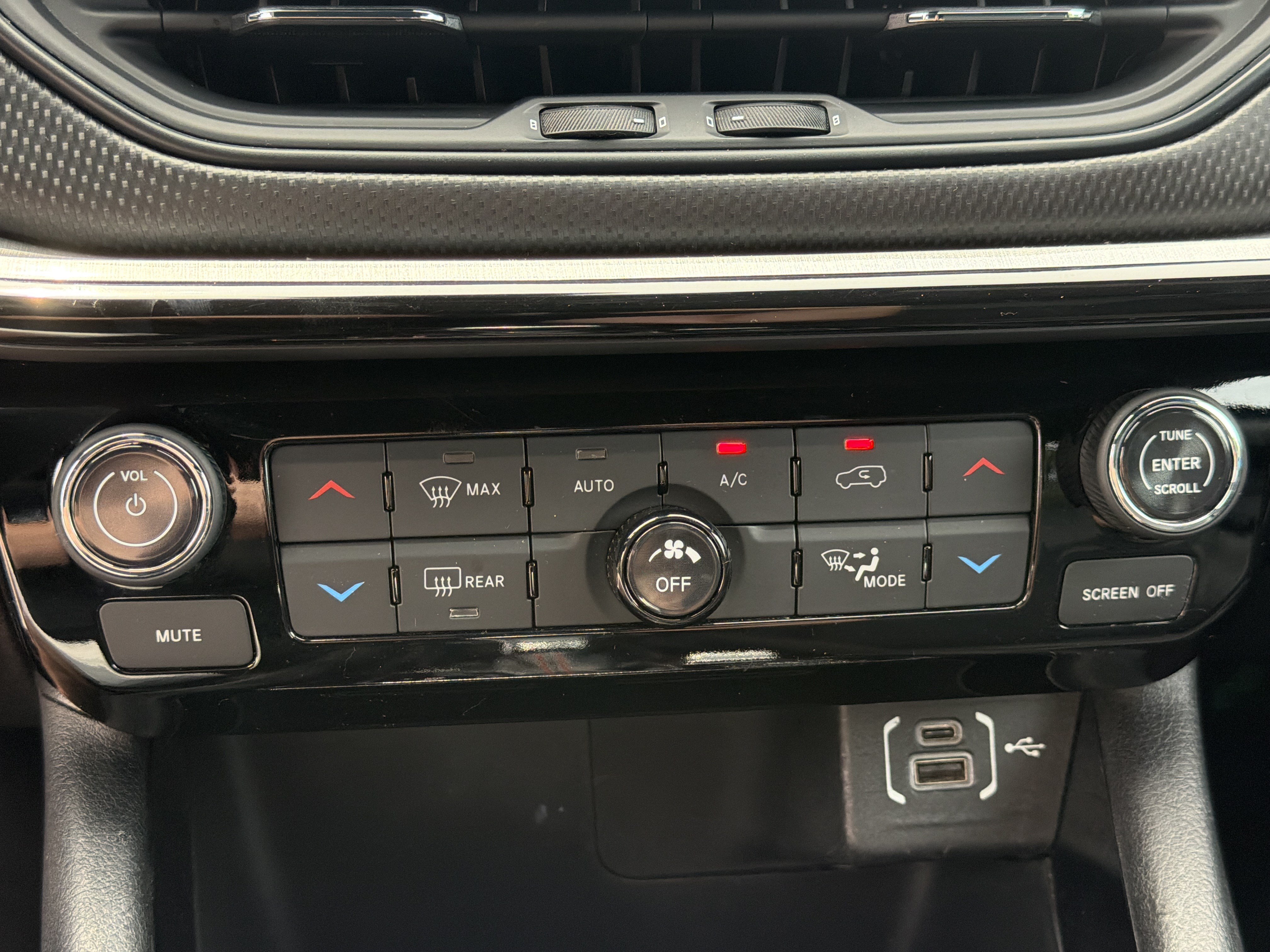 Used 2024 Jeep Compass Trailhawk AWD/4WD image 31