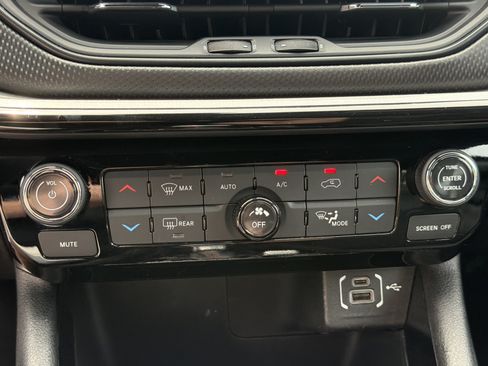 Used 2024 Jeep Compass Trailhawk AWD/4WD image 31