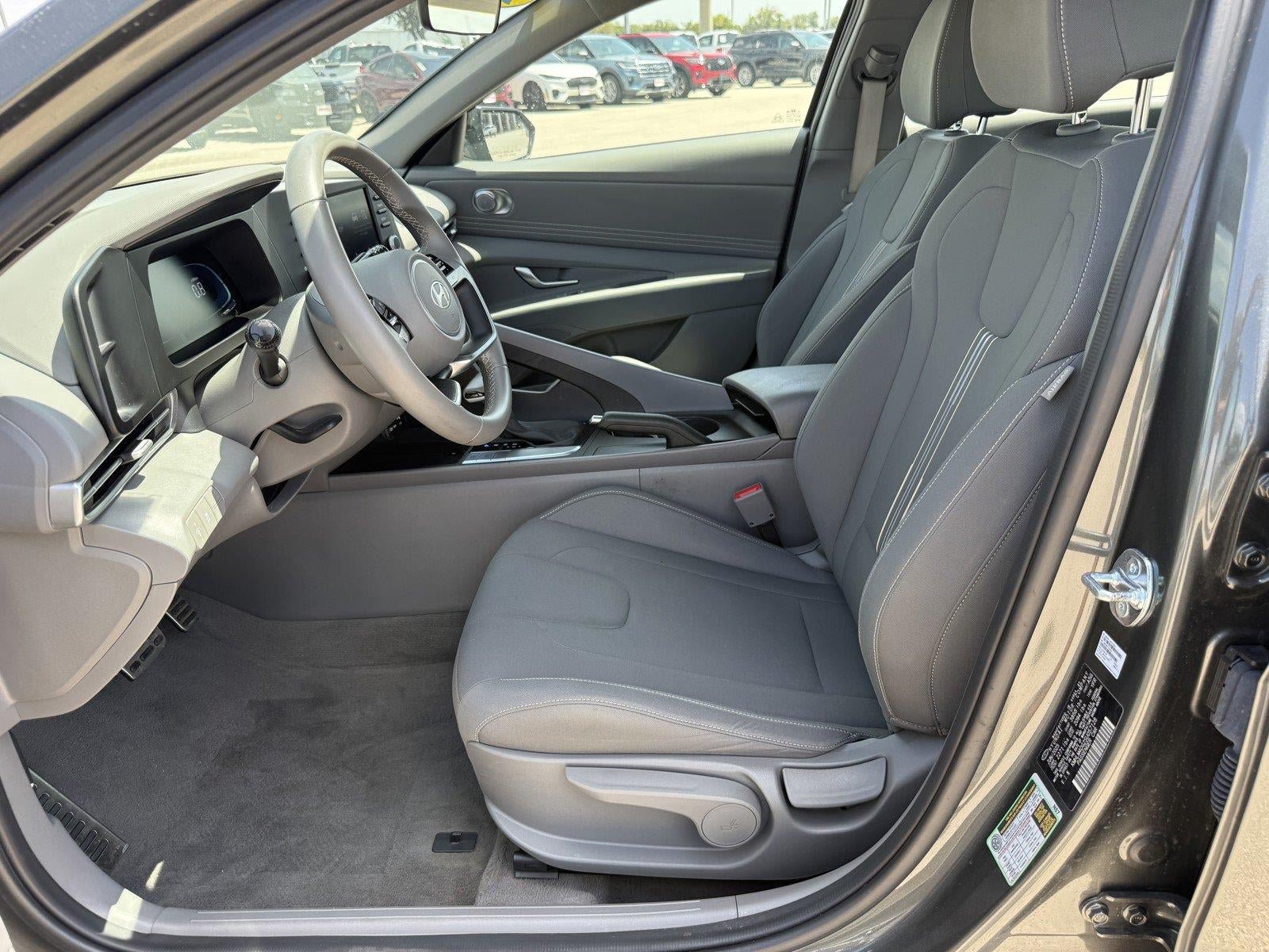 Used 2025 Hyundai Elantra Sport FWD image 13