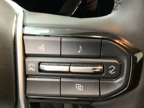 Used 2023 Chevrolet Colorado LT w/ LT Convenience Package II image 17