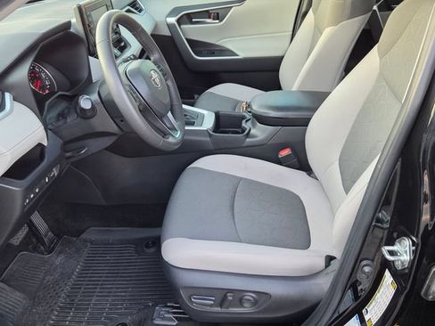 Used 2022 Toyota RAV4 XLE w/ Convenience Package AWD/4WD image 10