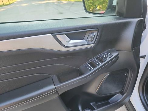 Used 2021 Ford Escape SE image 15