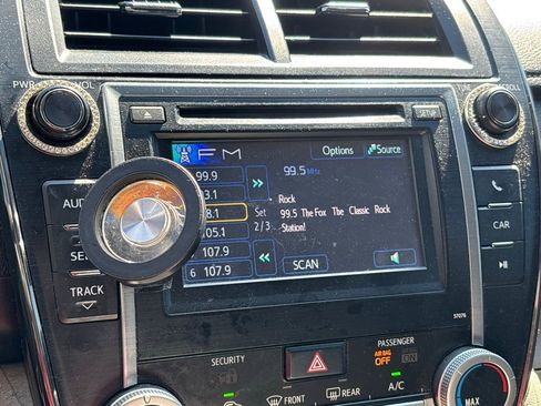 Used 2013 Toyota Camry LE image 9