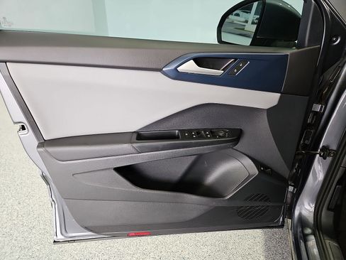 Certified 2023 Volkswagen Taos SE w/ Panoramic Sunroof Package FWD image 15