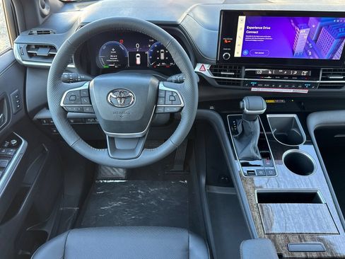 New 2026 Toyota Sienna Platinum AWD/4WD image 17