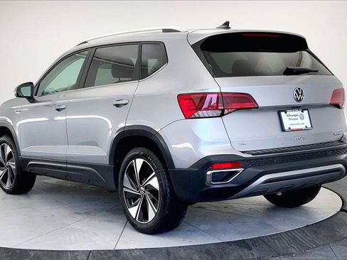 Used 2024 Volkswagen Taos SE image 12