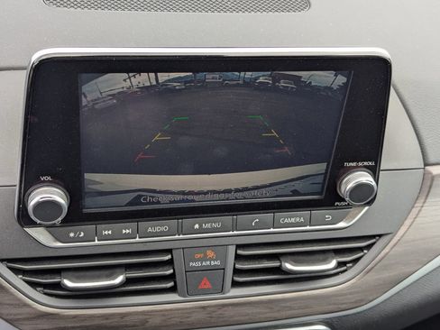 Used 2025 Nissan Altima 2.5 SV FWD image 16