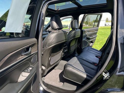 Used 2026 Jeep Grand Cherokee Limited AWD/4WD image 10