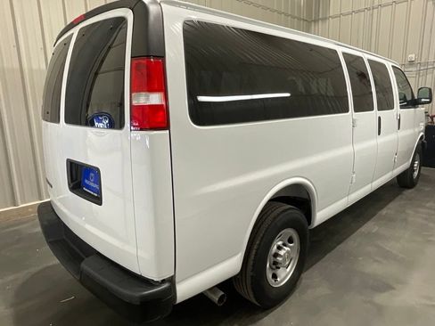 Used 2025 Chevrolet Express 3500 LS RWD image 19
