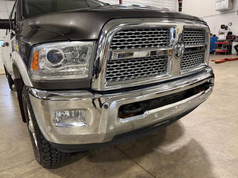 Used 2016 RAM 2500 Laramie AWD/4WD image 2