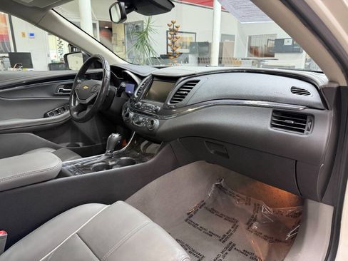 Used 2014 Chevrolet Impala LTZ FWD image 18