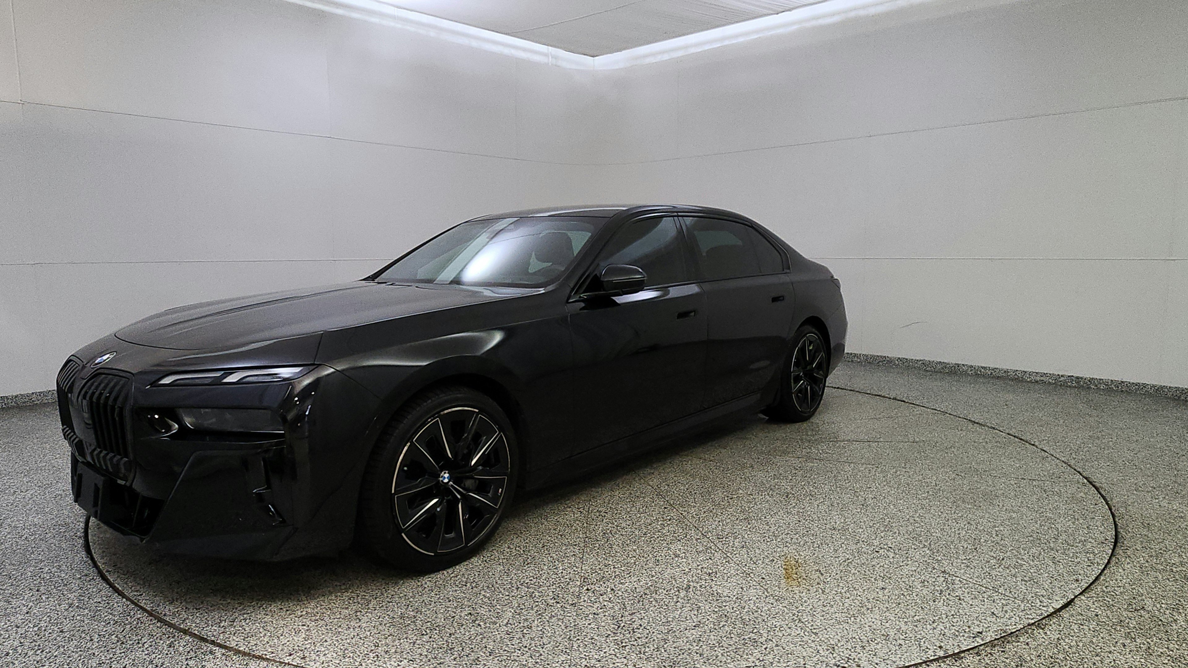 Used 2023 BMW i7 xDrive60 AWD/4WD image 3