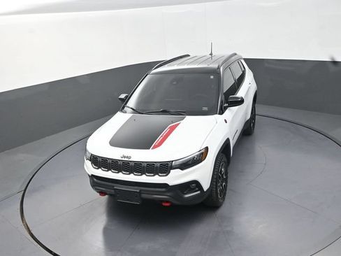 Used 2026 Jeep Compass Trailhawk AWD/4WD image 13