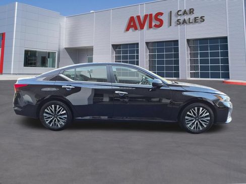 Used 2025 Nissan Altima 2.5 SV FWD image 5