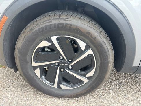 Used 2023 Kia Sportage LX AWD/4WD image 2