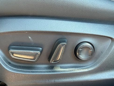 Used 2026 Toyota Corolla Cross XLE w/ Convenience Package FWD image 10