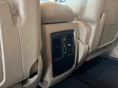 Used 2021 Jeep Grand Cherokee Laredo RWD image 17
