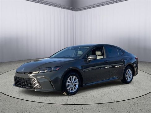Used 2025 Toyota Camry LE image 1