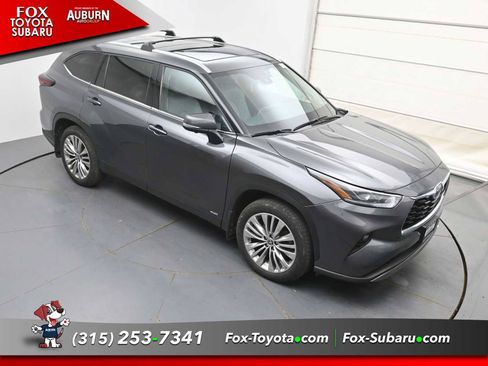 Used 2024 Toyota Highlander Platinum AWD/4WD image 32