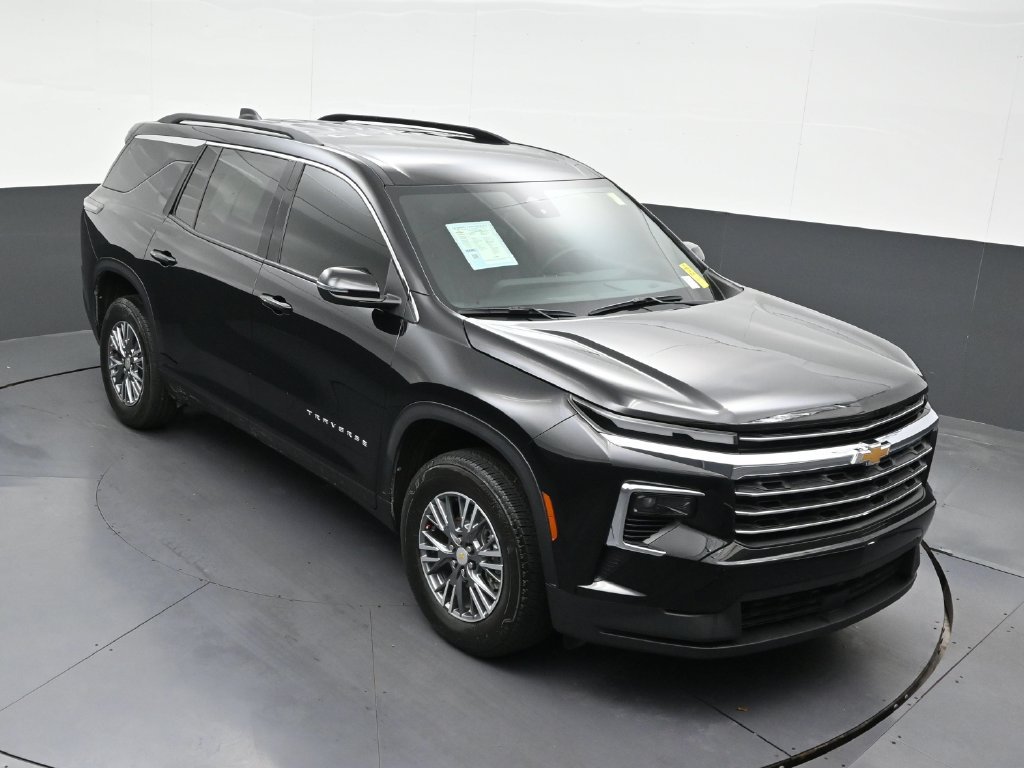 Used 2025 Chevrolet Traverse LT FWD image 23