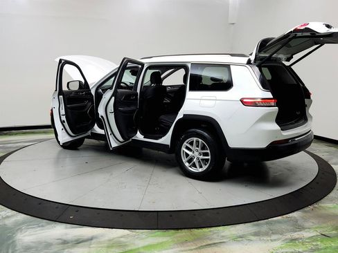 Used 2021 Jeep Grand Cherokee L Laredo w/ Luxury Tech Group I AWD/4WD image 12