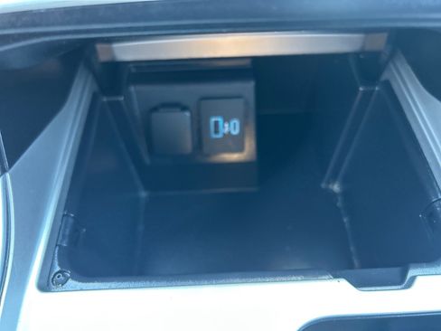 Used 2022 Ford Explorer XLT w/ Equipment Group 202A AWD/4WD image 33