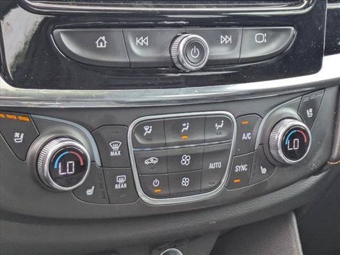 Used 2020 Chevrolet Traverse Premier FWD image 9