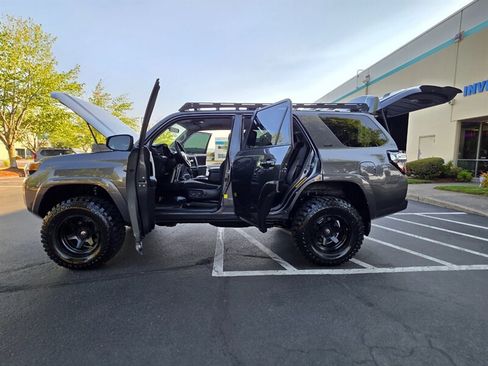 Used 2015 Toyota 4Runner SR5 AWD/4WD image 21