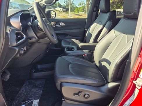 New 2026 Chrysler Pacifica Select FWD image 10