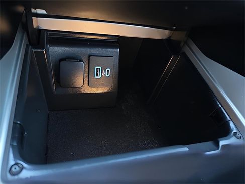 Used 2021 Ford Explorer XLT image 16