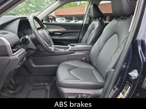Used 2024 Toyota Grand Highlander AWD image 13