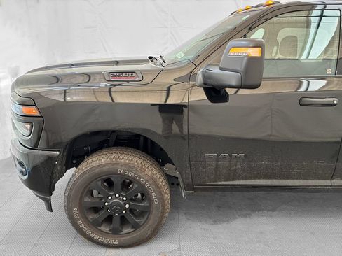 Used 2025 RAM 2500 Big Horn AWD/4WD image 3