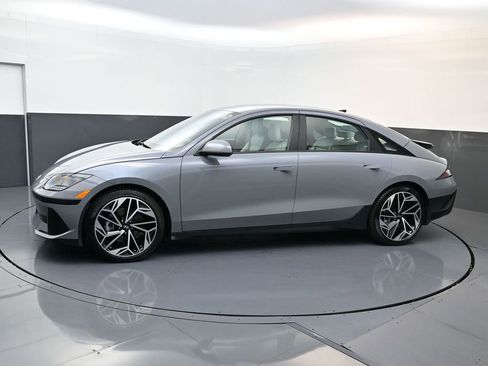 Used 2024 Hyundai Ioniq 6 SEL image 7