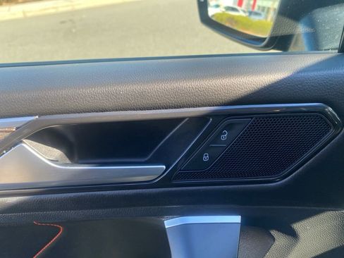 Used 2024 Volkswagen Tiguan SE image 12