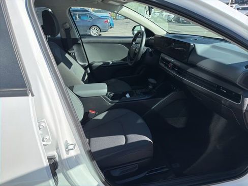 Certified 2025 Kia K4 LX image 16