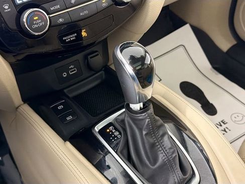 Used 2019 Nissan Rogue S image 17