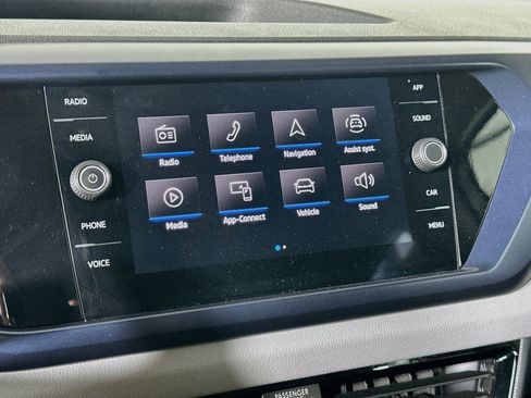 Used 2023 Volkswagen Taos SE w/ Panoramic Sunroof Package FWD image 19