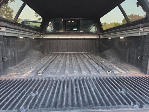 Used 2016 Nissan Titan SV image 21