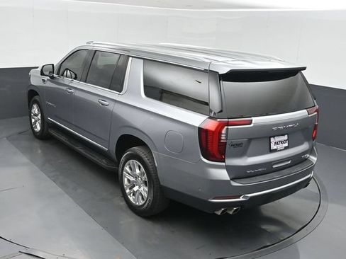 Used 2025 GMC Yukon XL Denali AWD/4WD image 37