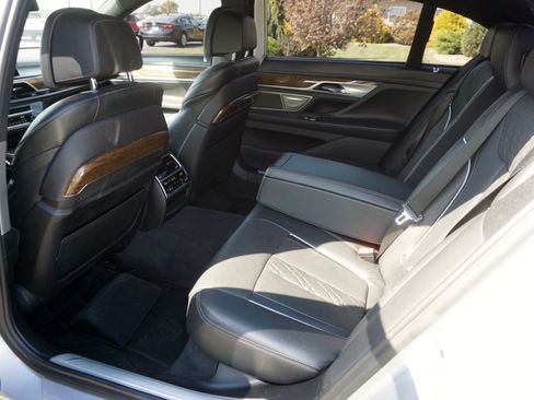 Used 2018 BMW 750i xDrive image 8
