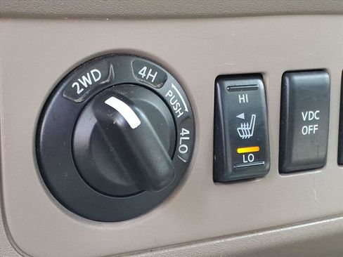 Used 2010 Nissan Frontier LE w/ LE Value Truck Pkg image 8