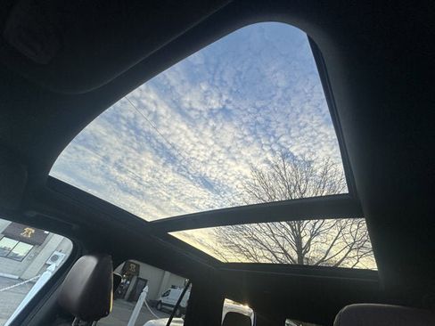 Used 2024 Ford Expedition Limited image 23