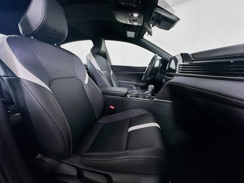 Used 2025 Toyota Camry SE image 29