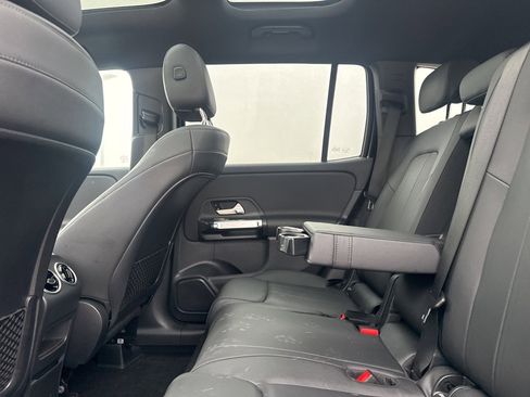 Used 2021 Mercedes-Benz GLB 250 4MATIC image 23