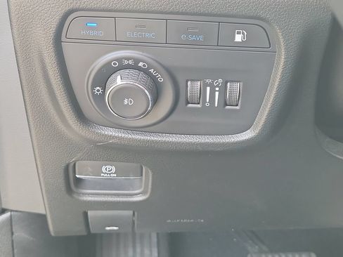Used 2023 Jeep Grand Cherokee 4WD 4xe w/ Luxury Tech Group II image 21
